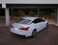 2023 Nissan Altima SR - Rear Three-Quarter Wallpaper 190x150