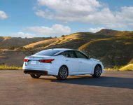 2023 Nissan Altima SR - Rear Three-Quarter Wallpaper 190x150
