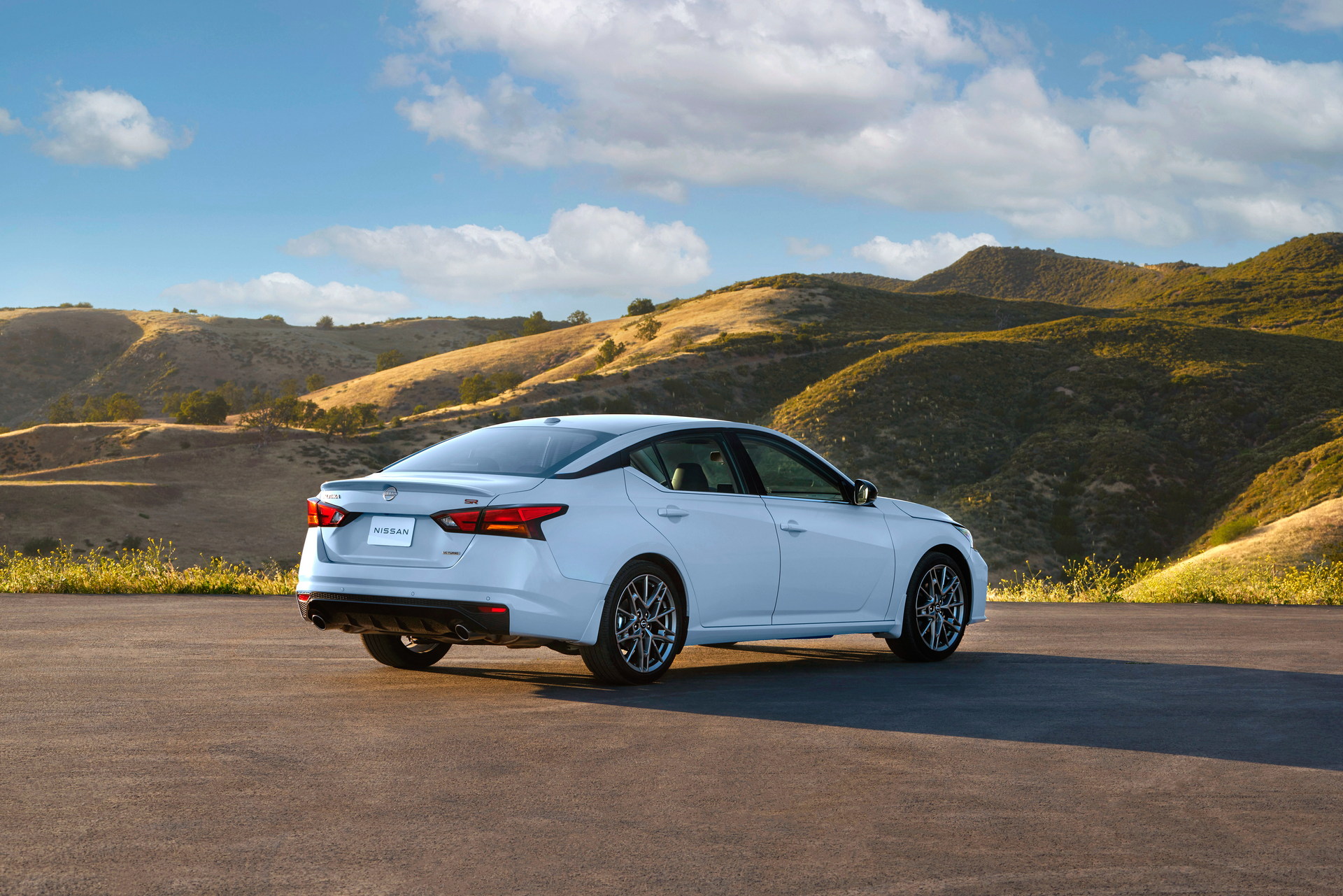 Download 2023 Nissan Altima SR - Rear Three-Quarter HD Wallpaper 1920x1281 #5