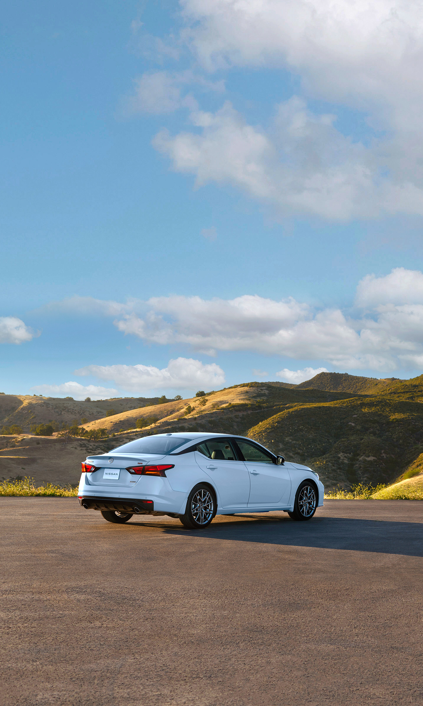 Download 2023 Nissan Altima SR - Rear Three-Quarter HD Phone Wallpaper 1440x2400 #9