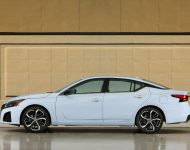 2023 Nissan Altima SR - Side Wallpaper 190x150