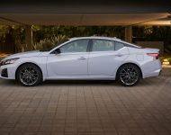 2023 Nissan Altima SR - Side Wallpaper 190x150