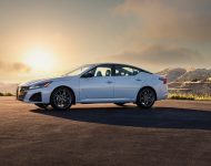 2023 Nissan Altima SR - Side Wallpaper 190x150