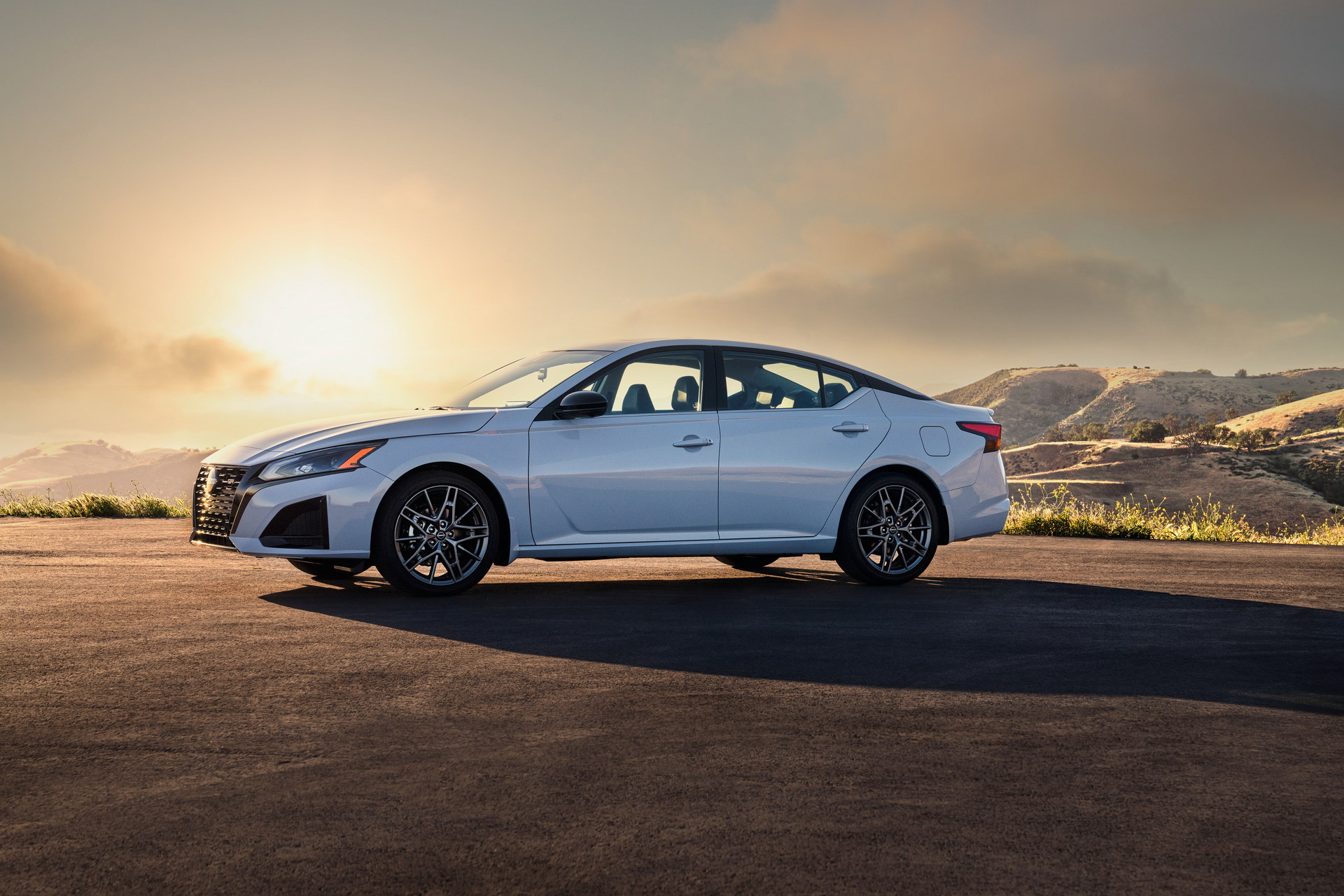 Download 2023 Nissan Altima SR - Side HD Wallpaper 1920x1280 #6