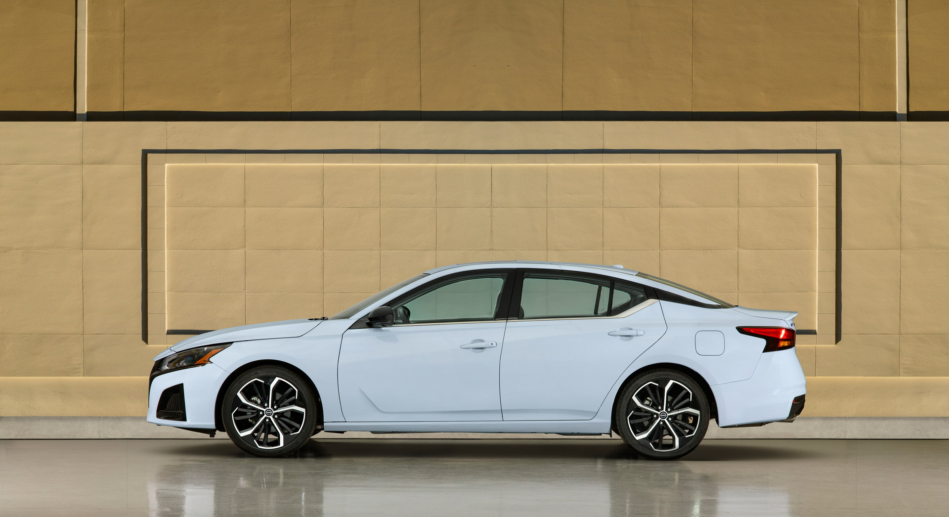 Download 2023 Nissan Altima SR - Side HD Wallpaper 1920x1046 #14