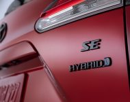 2023 Toyota Corolla Cross Hybrid SE - Badge Wallpaper 190x150