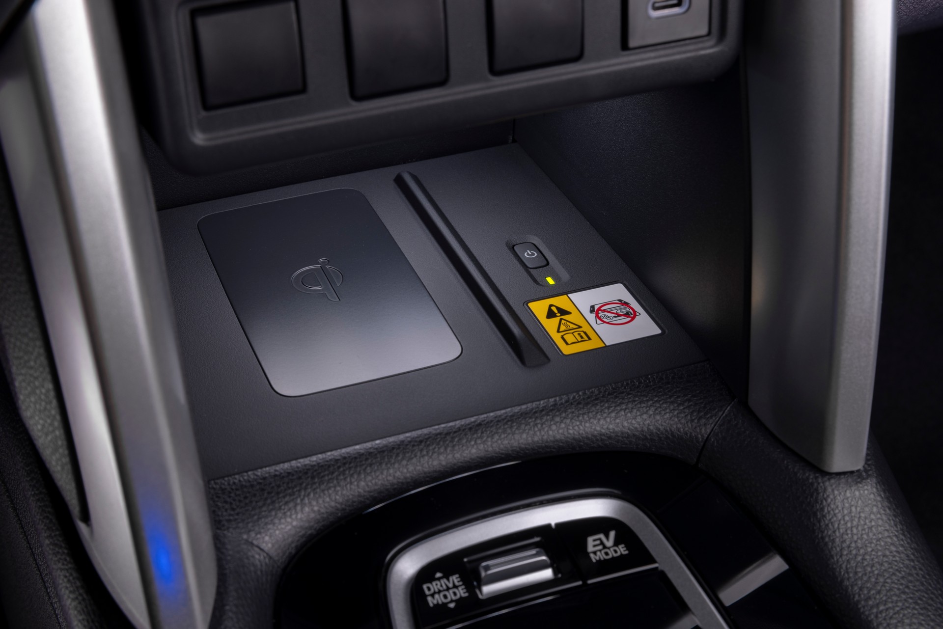 Download 2023 Toyota Corolla Cross Hybrid SE - Interior, Detail HD Wallpaper 1920x1281 #17