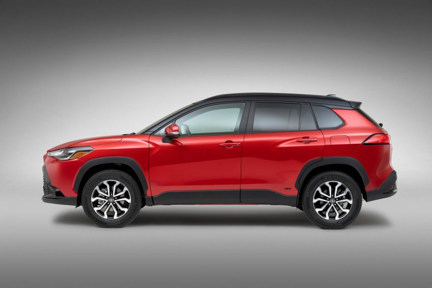 2023 Toyota Corolla Cross Hybrid SE - Side Wallpaper 850x567 #4