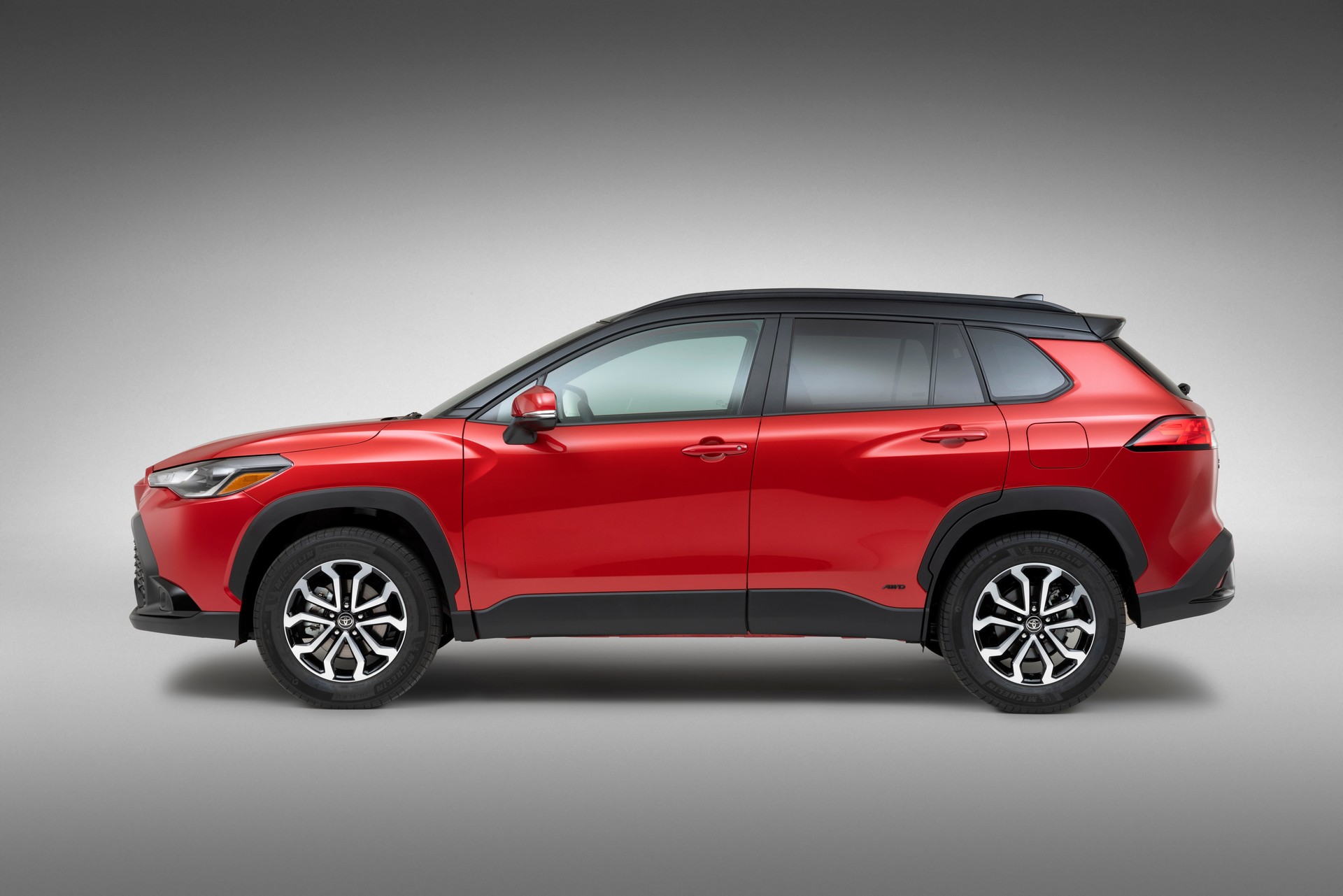 Download 2023 Toyota Corolla Cross Hybrid SE - Side HD Wallpaper 1920x1281 #4