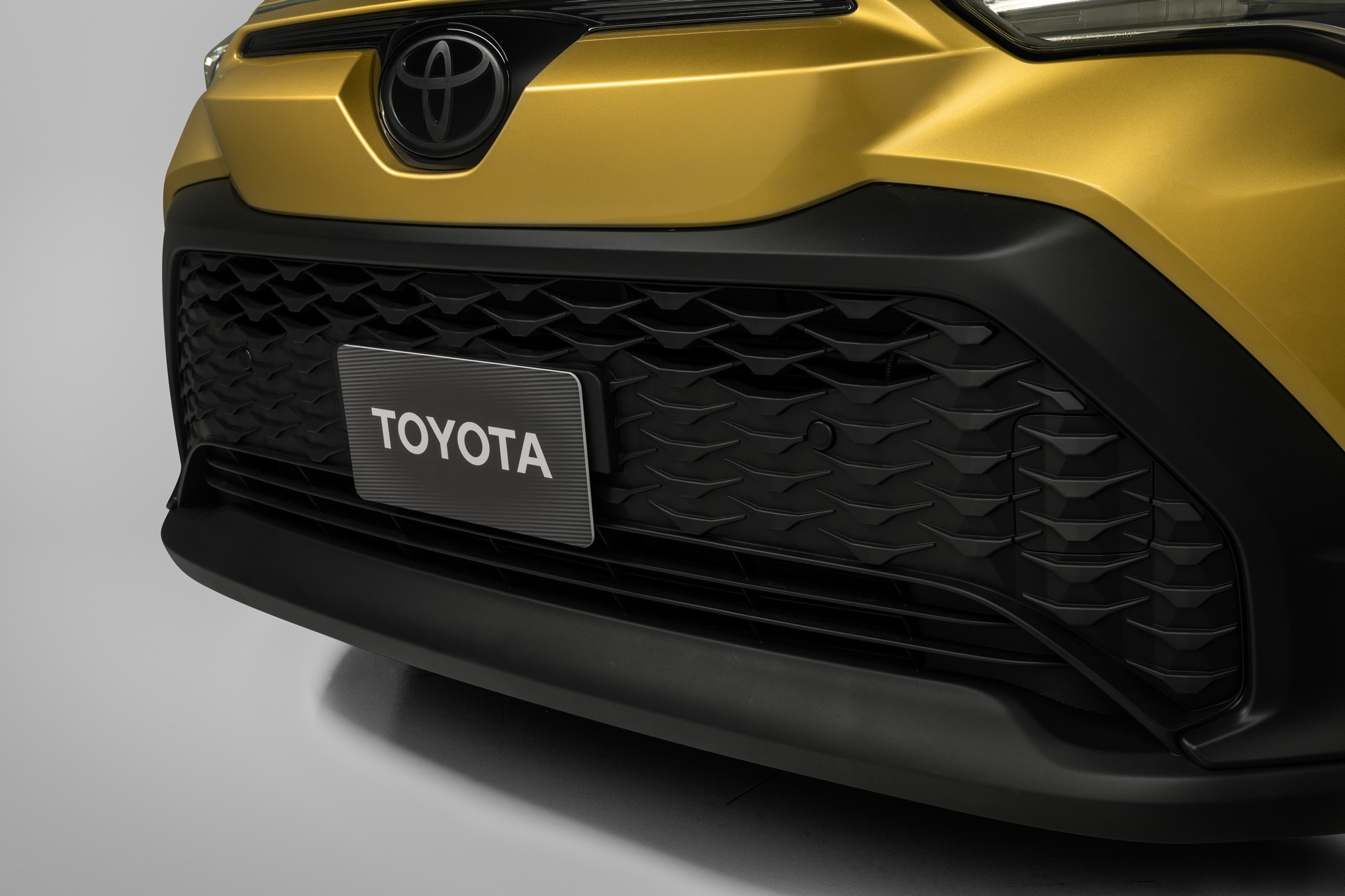 Download 2023 Toyota Corolla Cross Hybrid XSE - Grille HD Wallpaper 1920x1280 #8