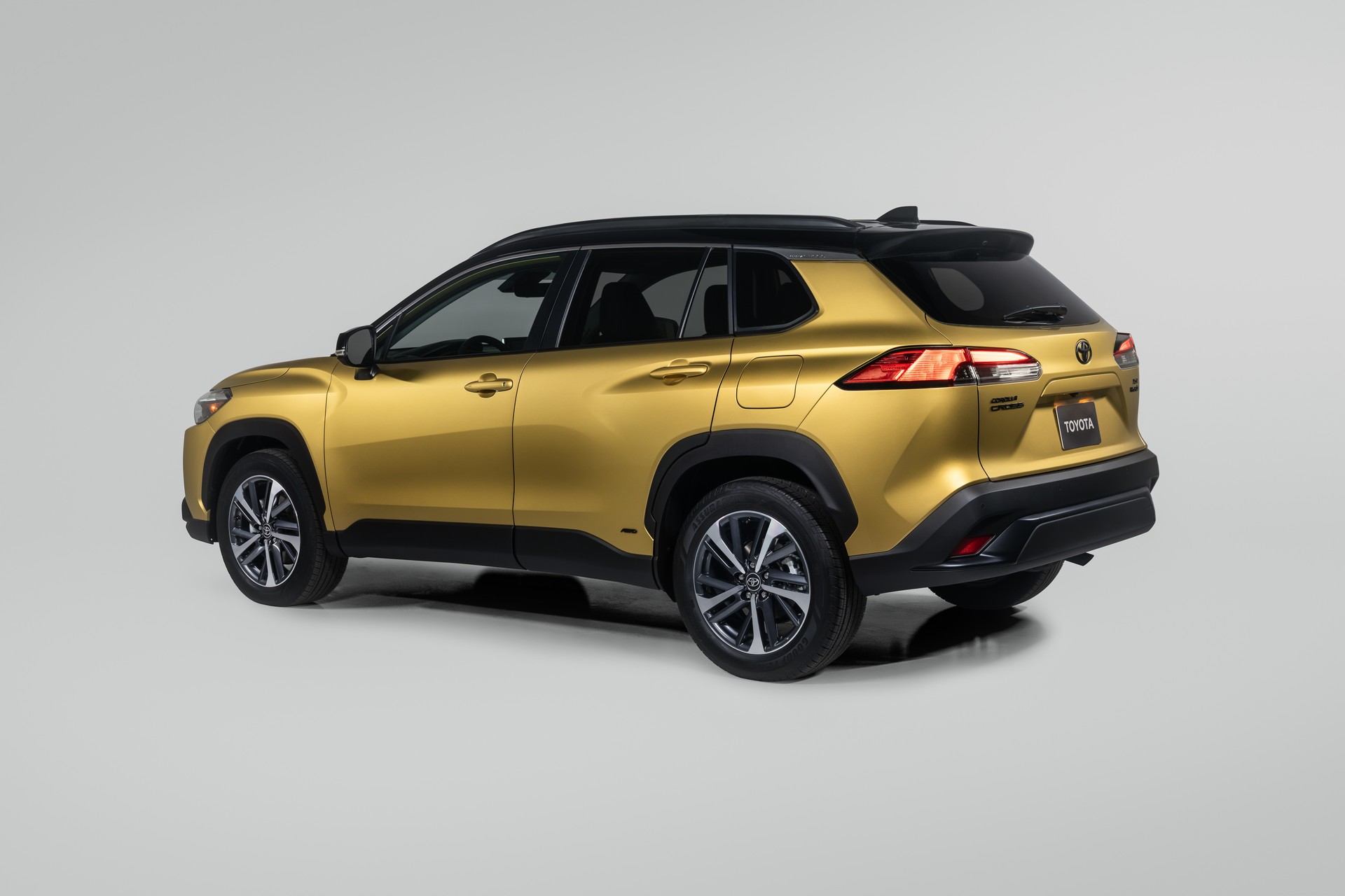 Download 2023 Toyota Corolla Cross Hybrid XSE - Rear Three-Quarter HD Wallpaper 1920x1280 #4