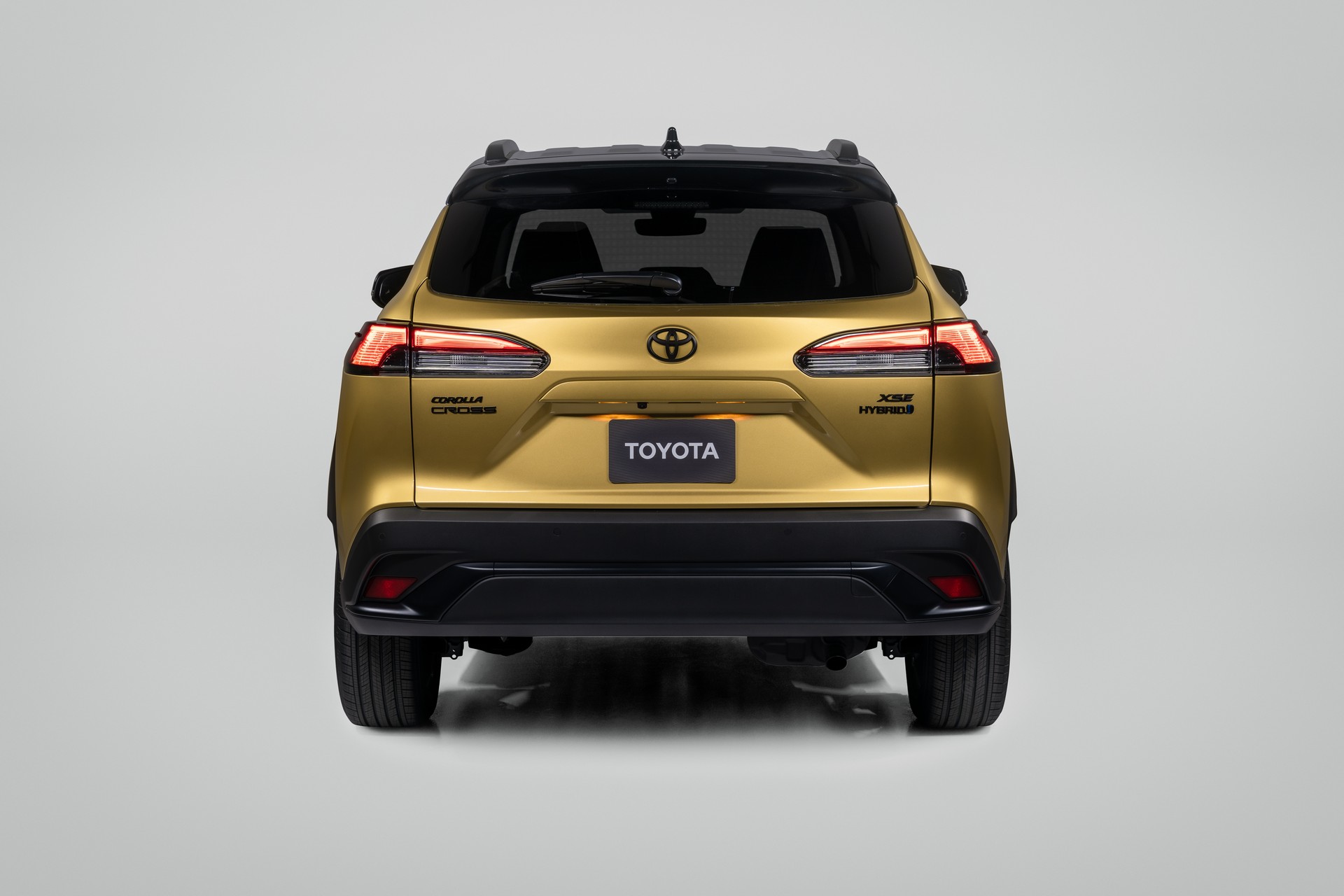 Download 2023 Toyota Corolla Cross Hybrid XSE - Rear HD Wallpaper 1920x1280 #5