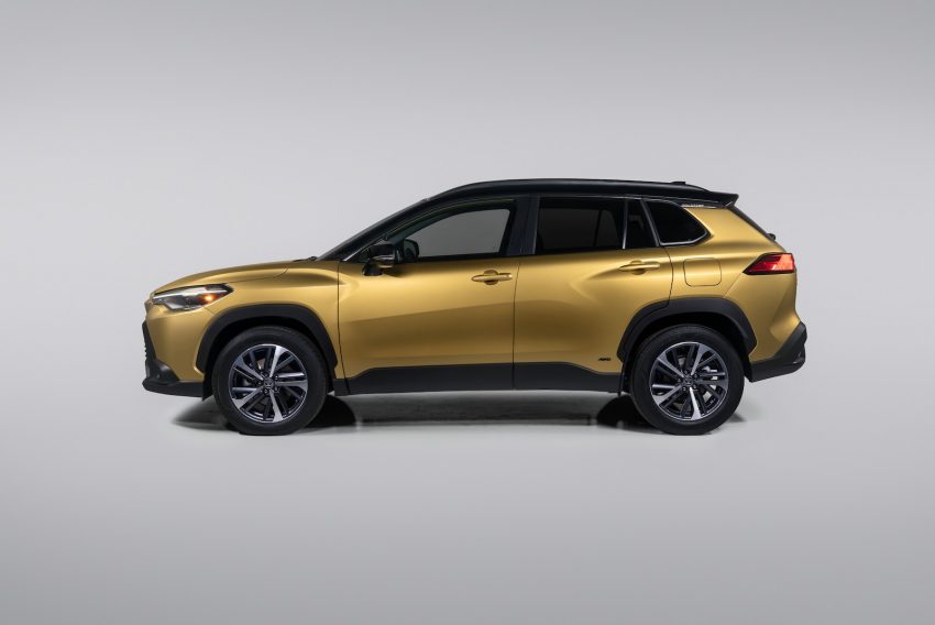 2023 Toyota Corolla Cross Hybrid XSE - Side Wallpaper 850x568 #6