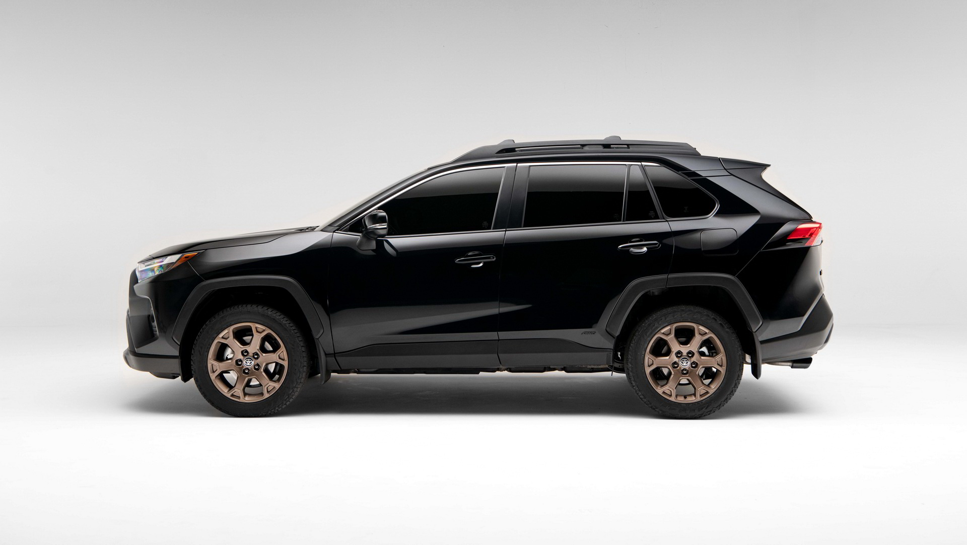 Download 2023 Toyota RAV4 Hybrid Woodland Edition - Side HD Wallpaper 1920x1082 #3