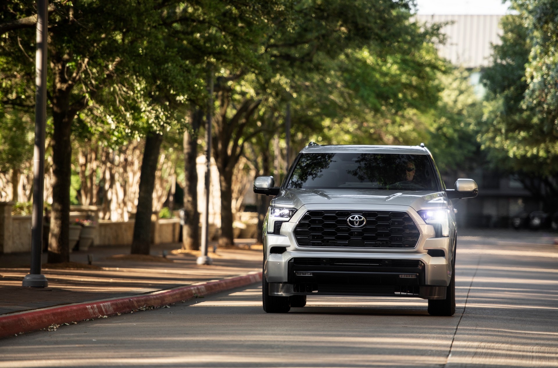 Download 2023 Toyota Sequoia Platinum - Front HD Wallpaper 1920x1267 #3