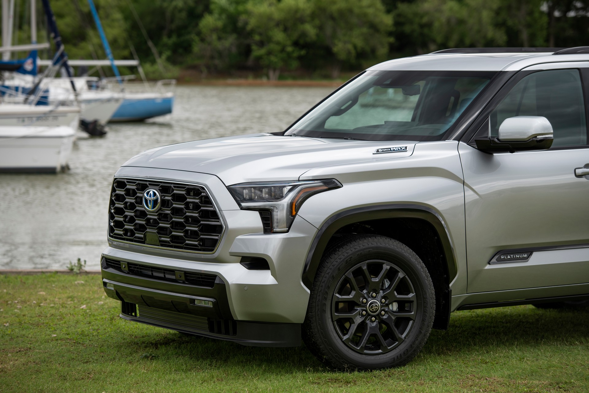 Download 2023 Toyota Sequoia Platinum - Front HD Wallpaper 1920x1280 #17