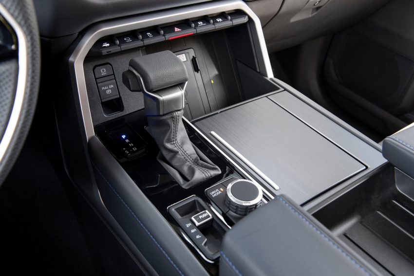 2023 Toyota Sequoia Platinum - Interior, Detail Wallpaper 850x567 #28