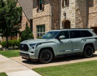 2023 Toyota Sequoia SR5 TRD Sport Package - Front Three-Quarter Wallpaper 190x150