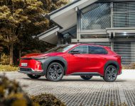 2023 Toyota bZ4X - UK version - Front Three-Quarter Wallpaper 190x150