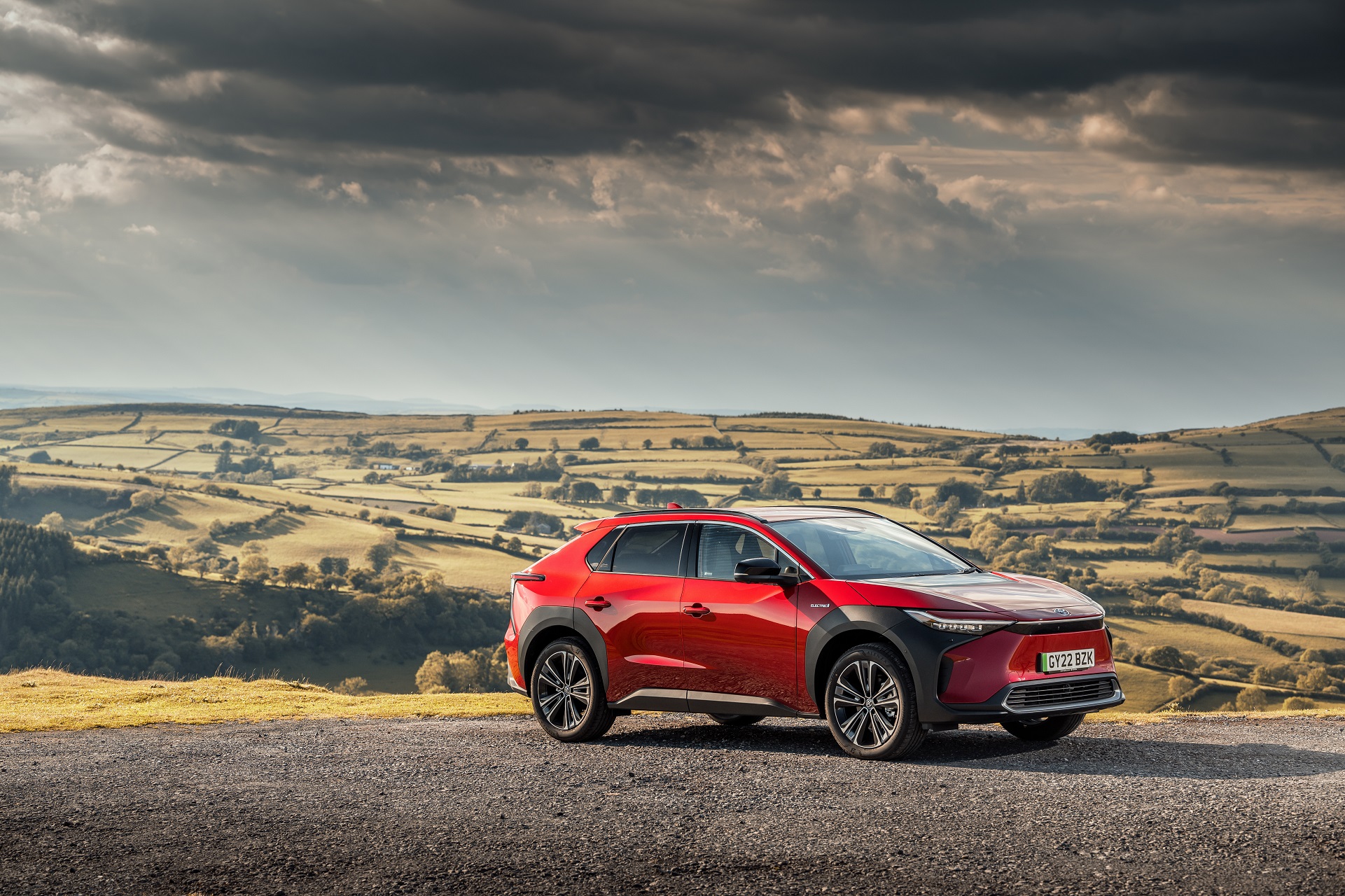 Download 2023 Toyota bZ4X - UK version - Front Three-Quarter HD Wallpaper 1921x1280 #12