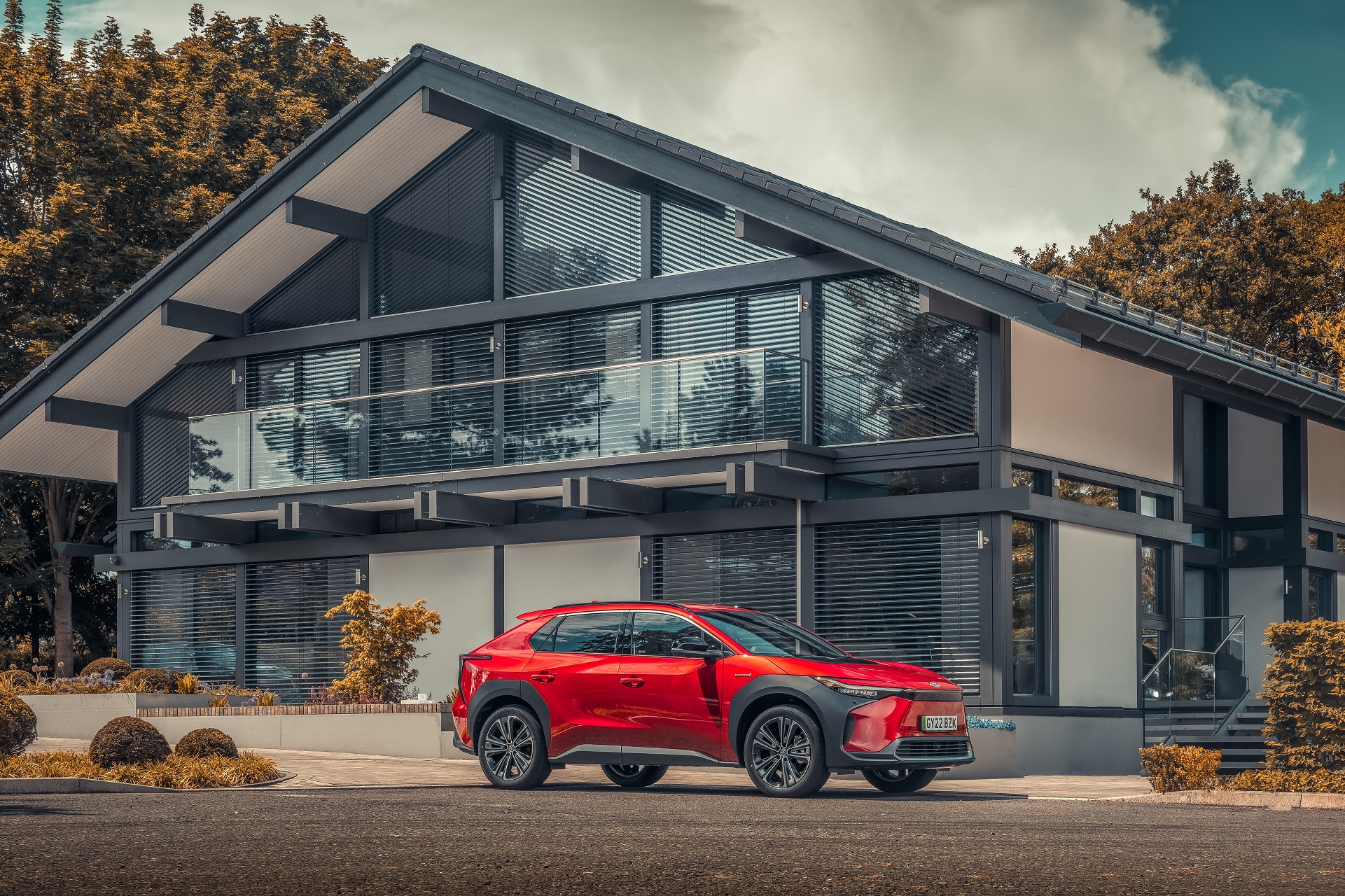 Download 2023 Toyota bZ4X - UK version - Front Three-Quarter HD Wallpaper 1921x1280 #4