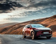 2023 Toyota bZ4X - UK version - Front Three-Quarter Wallpaper 190x150