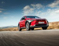 2023 Toyota bZ4X - UK version - Front Three-Quarter Wallpaper 190x150