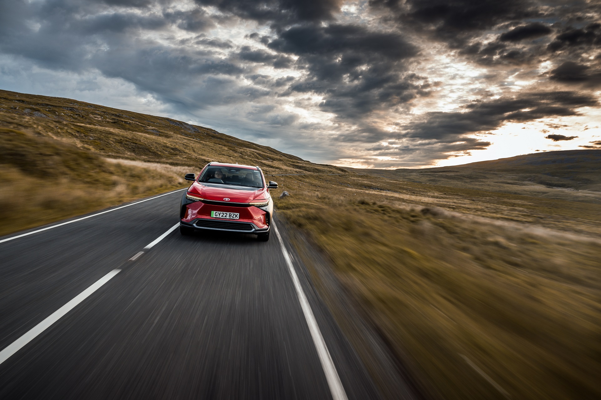 Download 2023 Toyota bZ4X - UK version - Front HD Wallpaper 1921x1280 #37