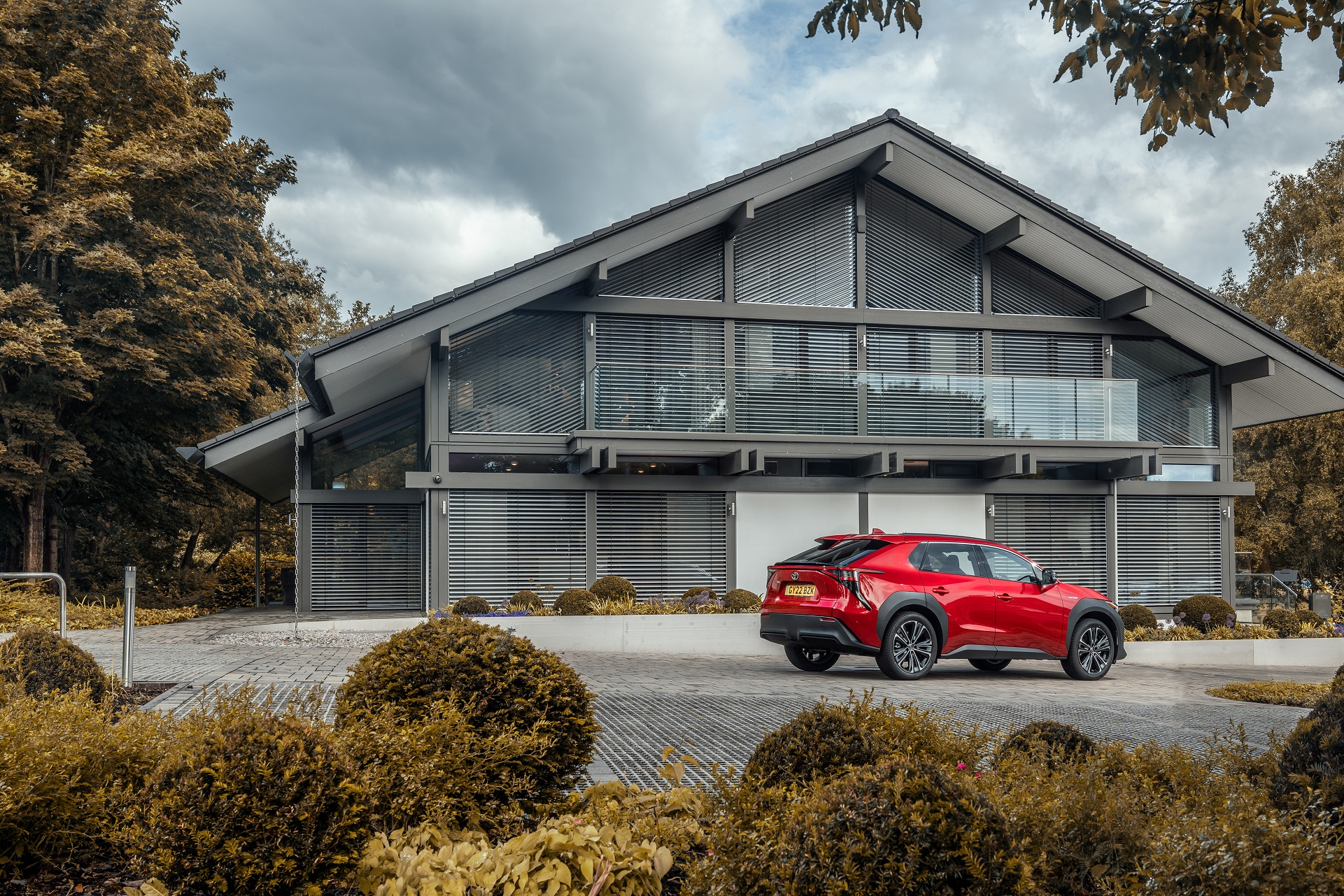 Download 2023 Toyota bZ4X - UK version - Rear Three-Quarter HD Wallpaper 1921x1281 #6