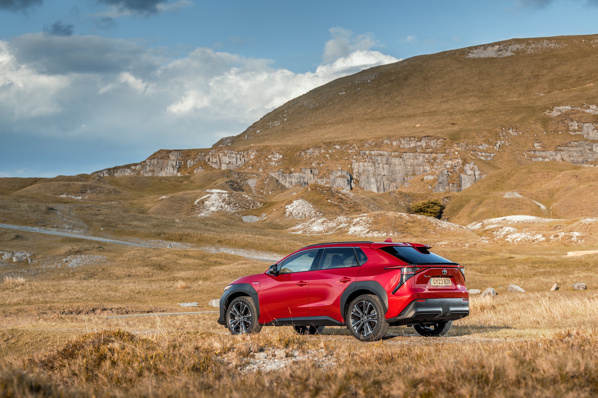 Download 2023 Toyota bZ4X - UK version - Rear Three-Quarter HD Wallpaper 1921x1280 #17