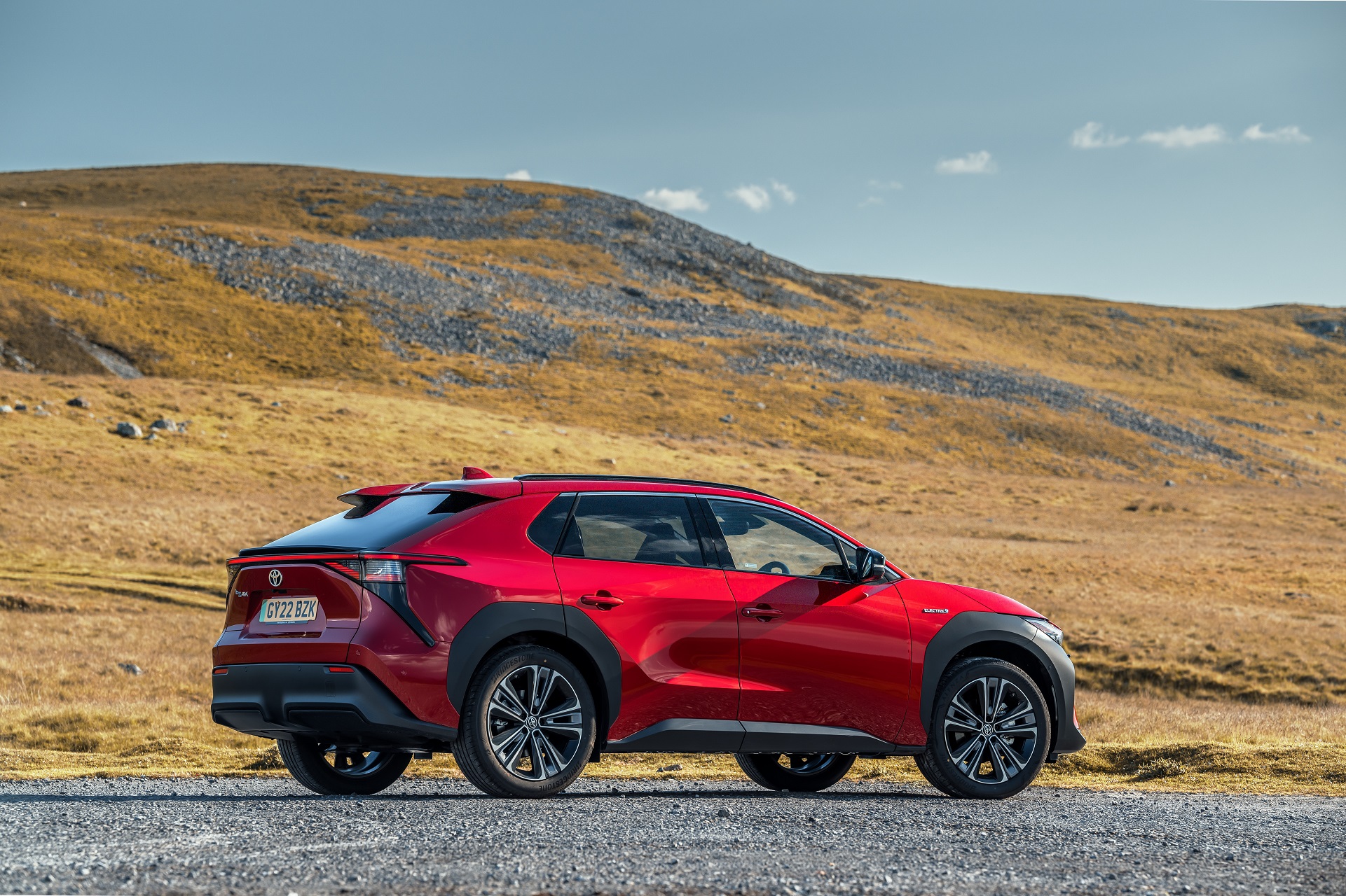 Download 2023 Toyota bZ4X - UK version - Rear Three-Quarter HD Wallpaper 1921x1280 #18