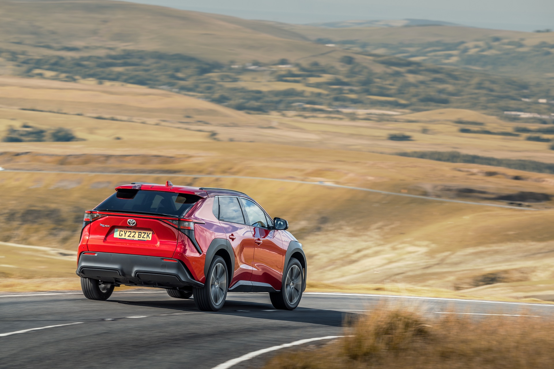 Download 2023 Toyota bZ4X - UK version - Rear Three-Quarter HD Wallpaper 1921x1280 #30