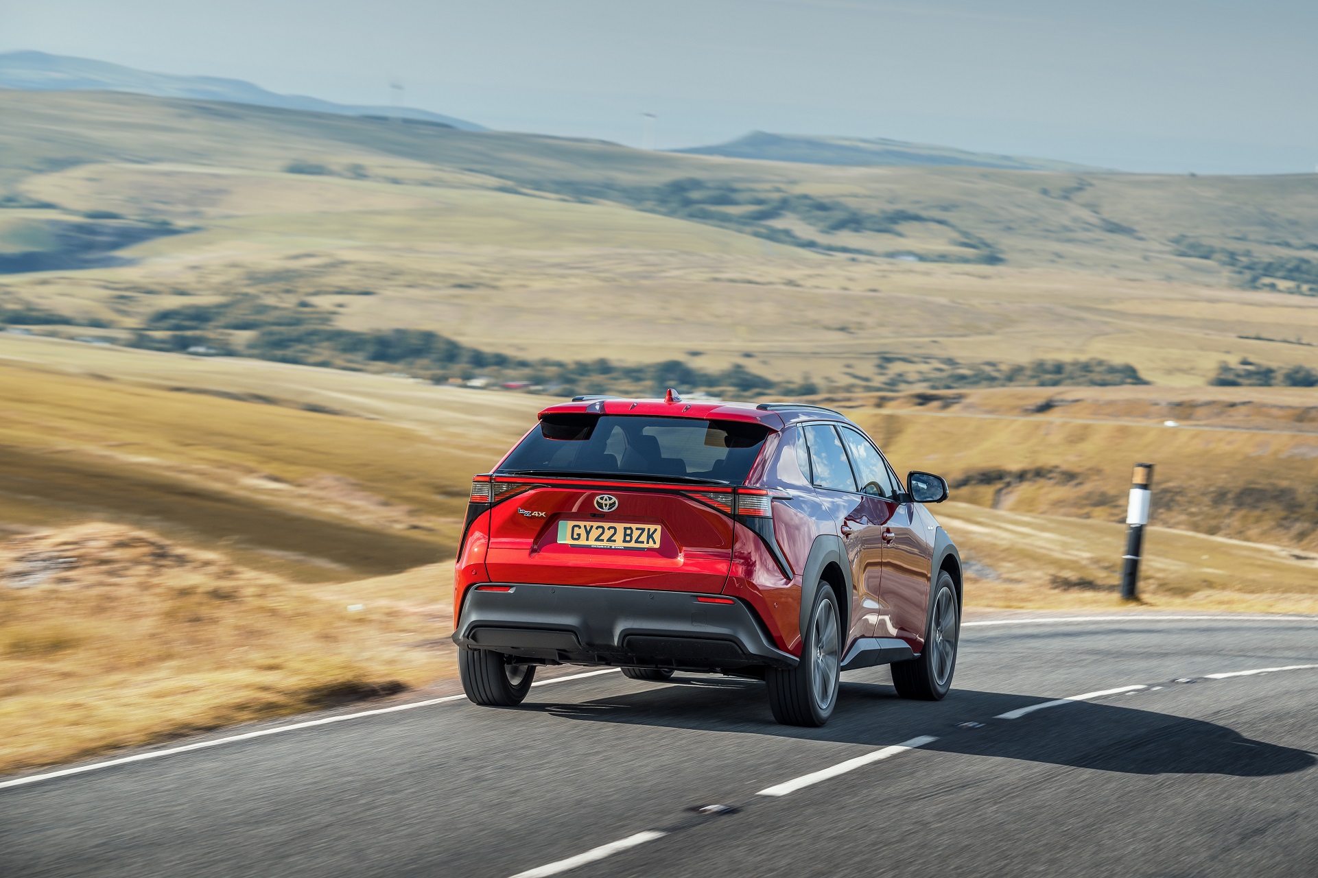 Download 2023 Toyota bZ4X - UK version - Rear Three-Quarter HD Wallpaper 1921x1280 #31