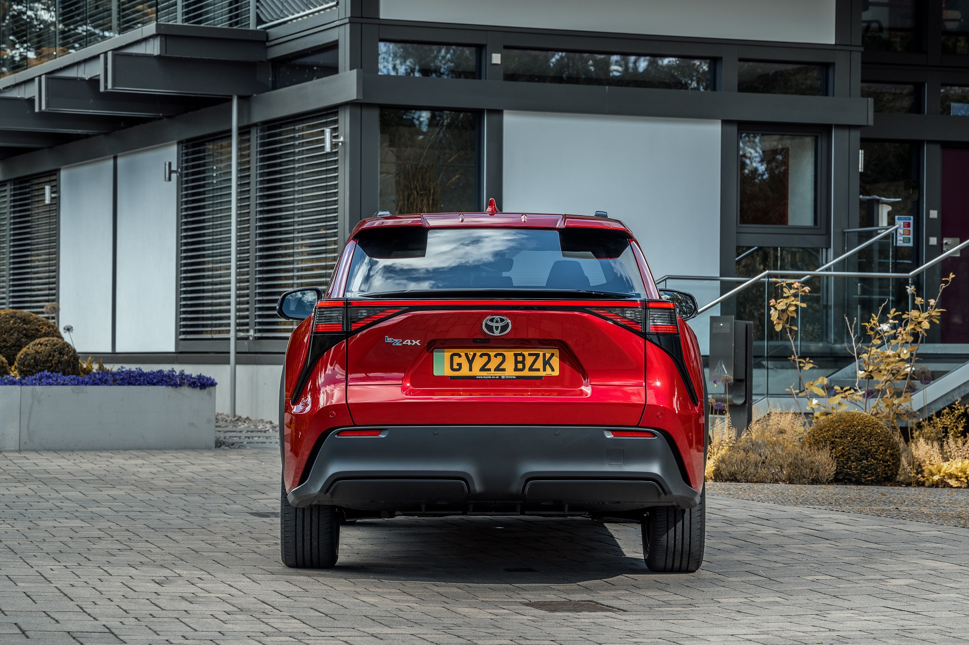 Download 2023 Toyota bZ4X - UK version - Rear HD Wallpaper 1921x1280 #3