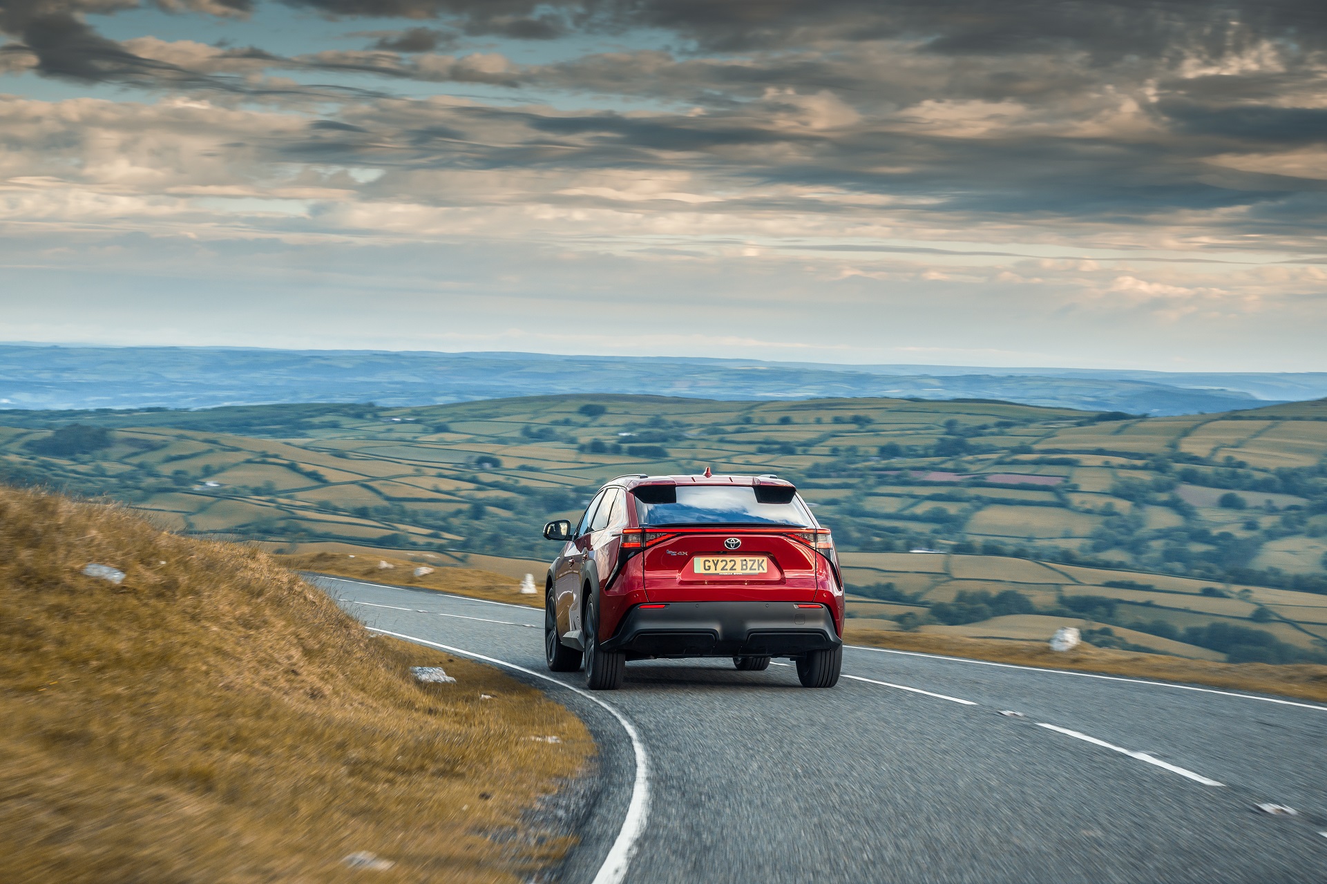 Download 2023 Toyota bZ4X - UK version - Rear HD Wallpaper 1921x1280 #39