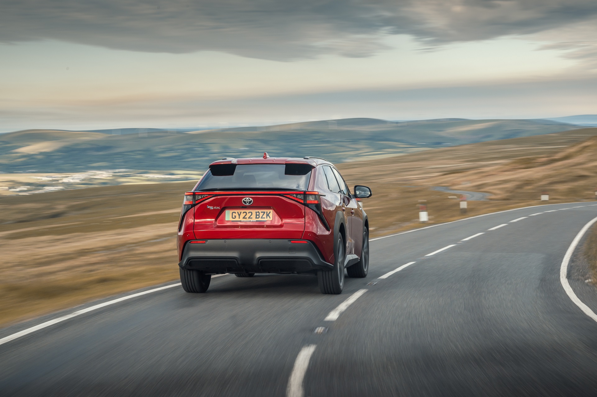 Download 2023 Toyota bZ4X - UK version - Rear HD Wallpaper 1921x1280 #33