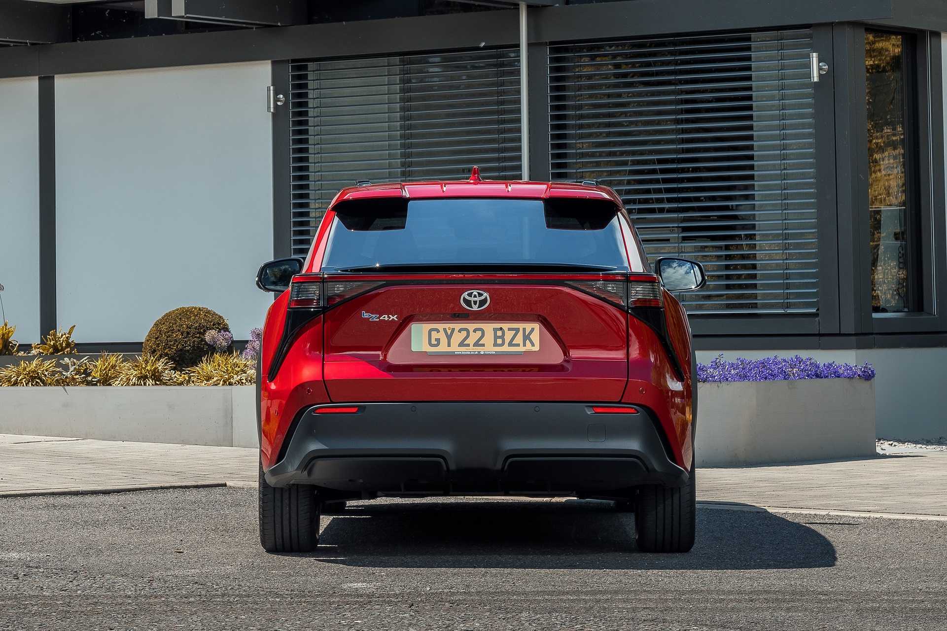 Download 2023 Toyota bZ4X - UK version - Rear HD Wallpaper 1921x1280 #10