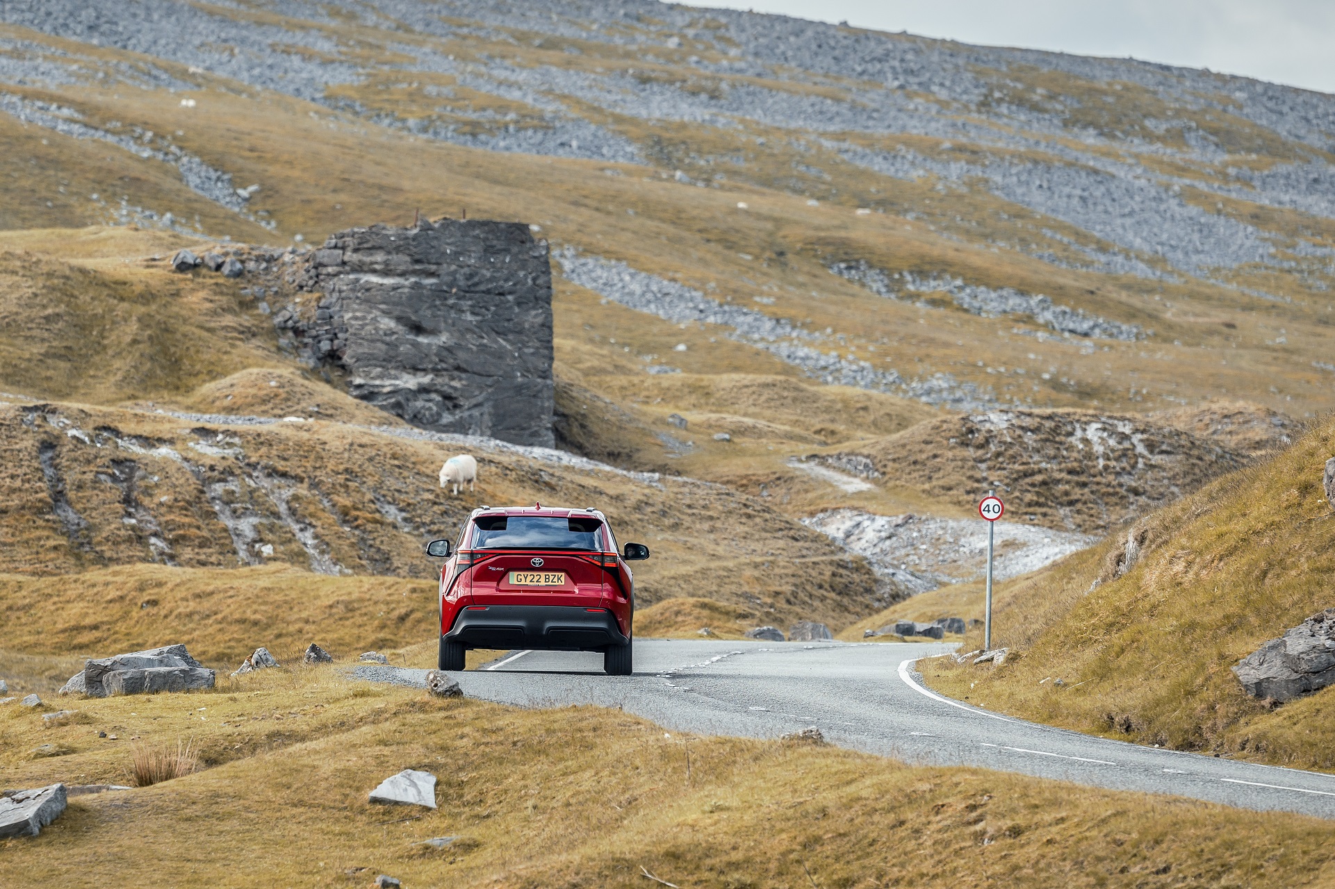 Download 2023 Toyota bZ4X - UK version - Rear HD Wallpaper 1921x1280 #51