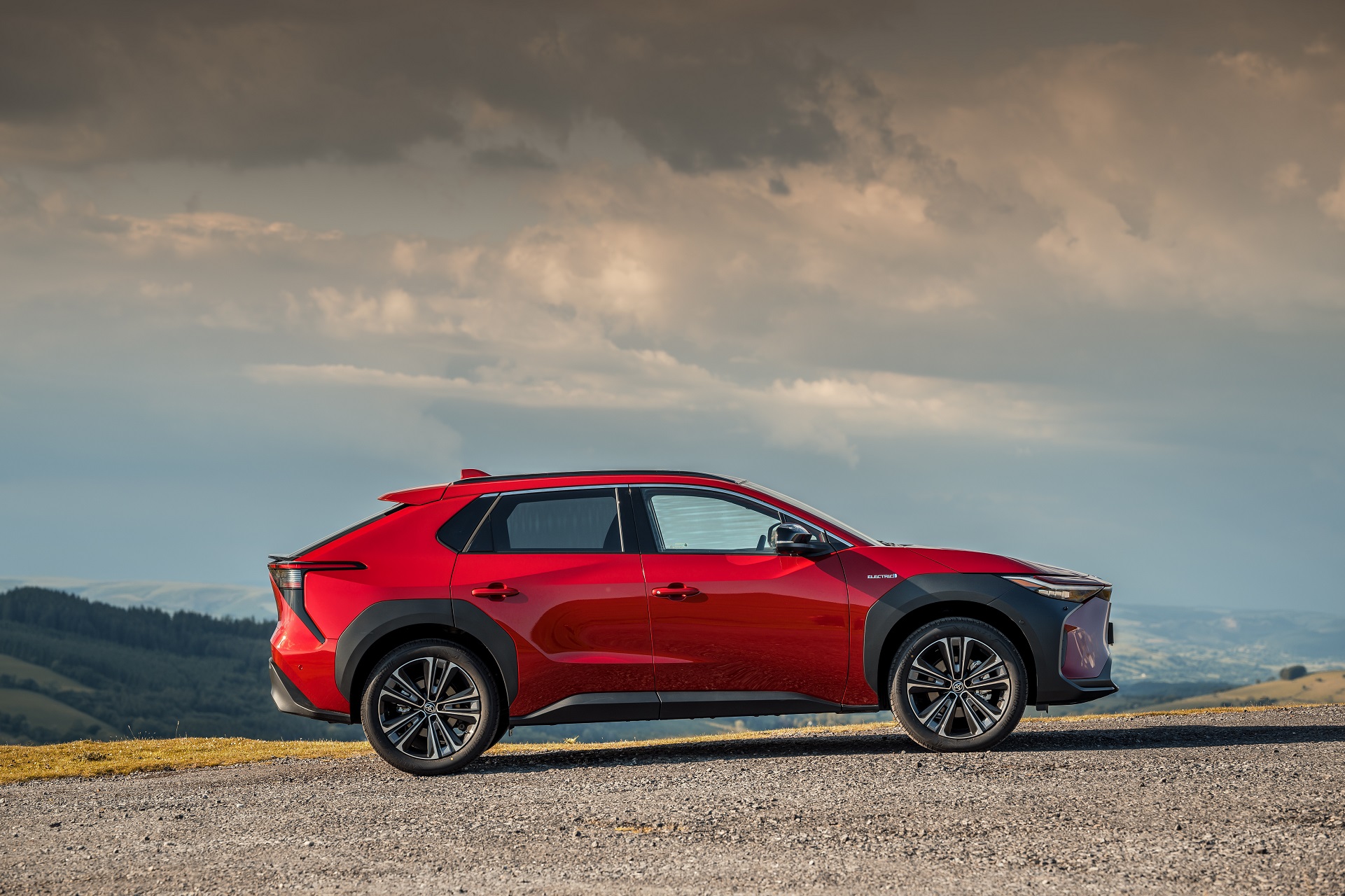 Download 2023 Toyota bZ4X - UK version - Side HD Wallpaper 1921x1280 #20