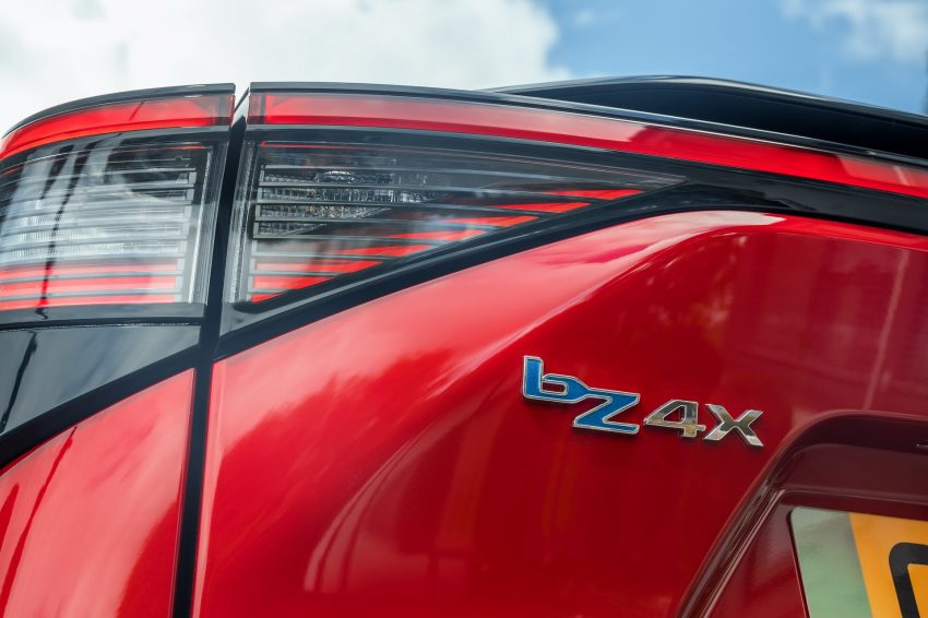 2023 Toyota bZ4X - UK version - Tail Light Wallpaper 850x566 #63