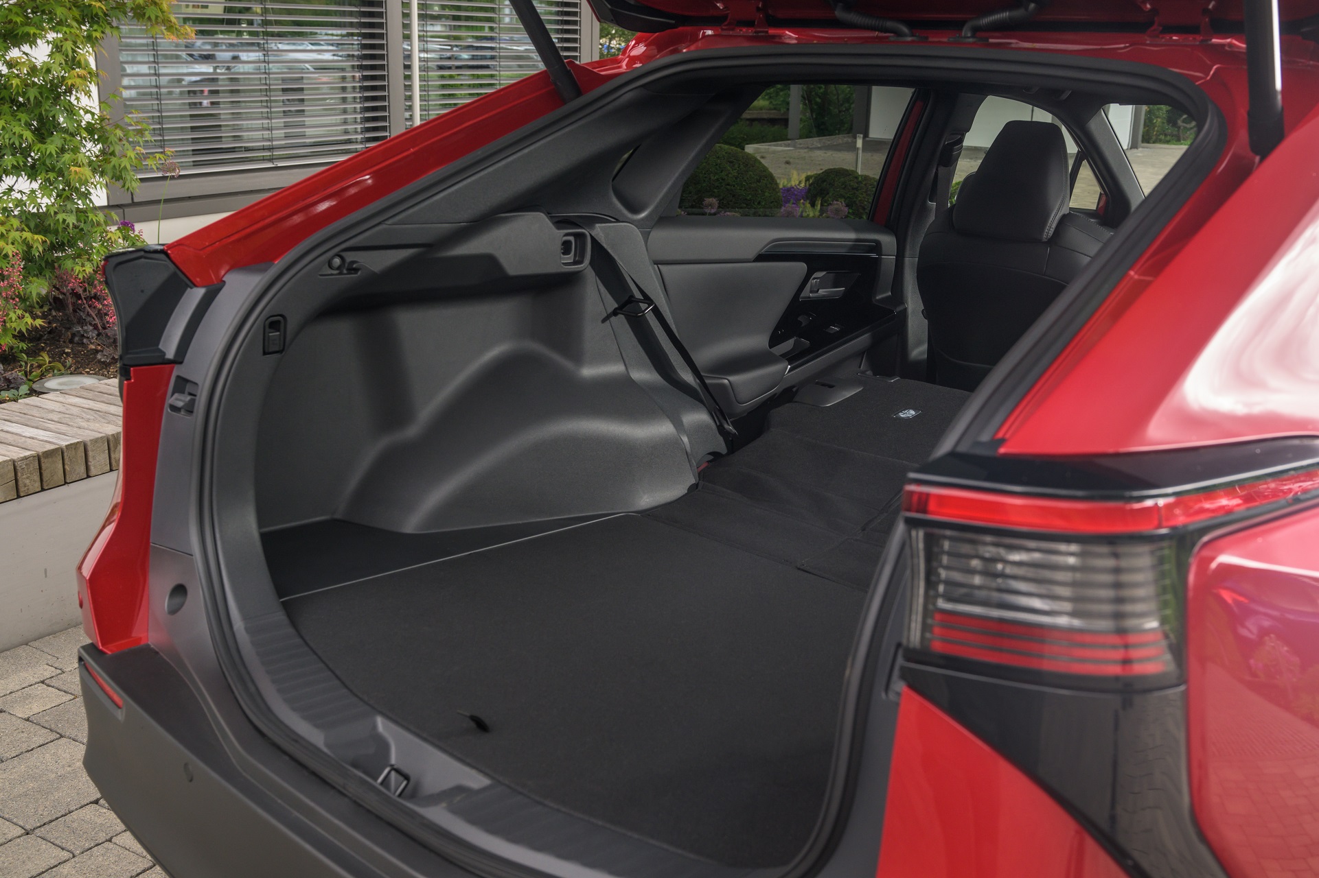 Download 2023 Toyota bZ4X - UK version - Trunk HD Wallpaper 1921x1280 #85