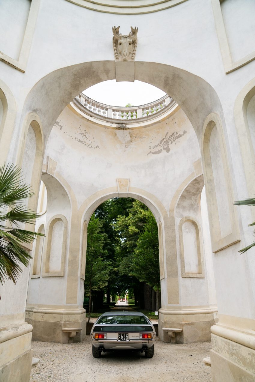 1968 Lamborghini Espada 400 GT - Detail Phone Wallpaper 850x1274 #47