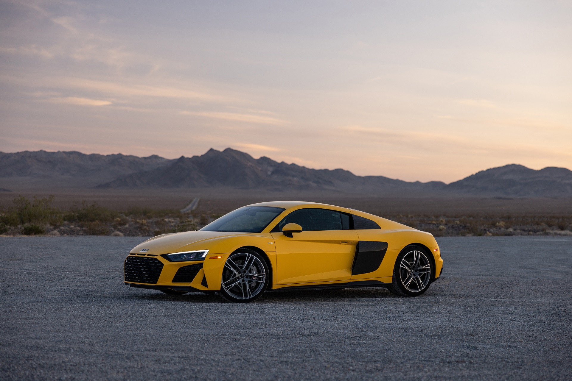 Download 2022 Audi R8 V10 Coupé - US version - Front Three-Quarter HD Wallpaper 1920x1280 #16