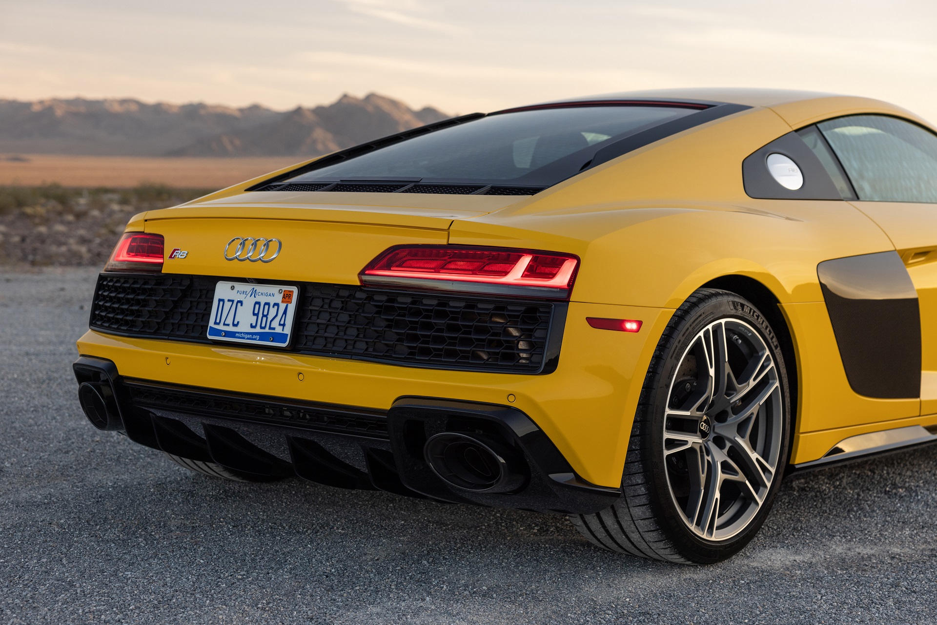 Download 2022 Audi R8 V10 Coupé - US version - Rear HD Wallpaper 1920x1280 #36