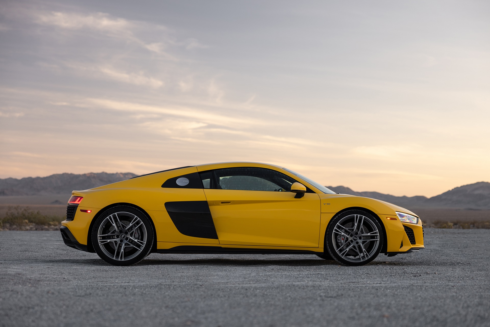 Download 2022 Audi R8 V10 Coupé - US version - Side HD Wallpaper 1920x1280 #18