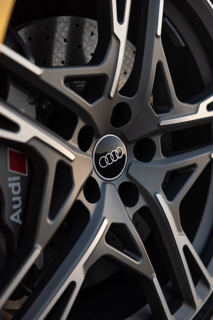 2022 Audi R8 V10 Coupé - US version - Wheel Phone Wallpaper 850x1274 #27