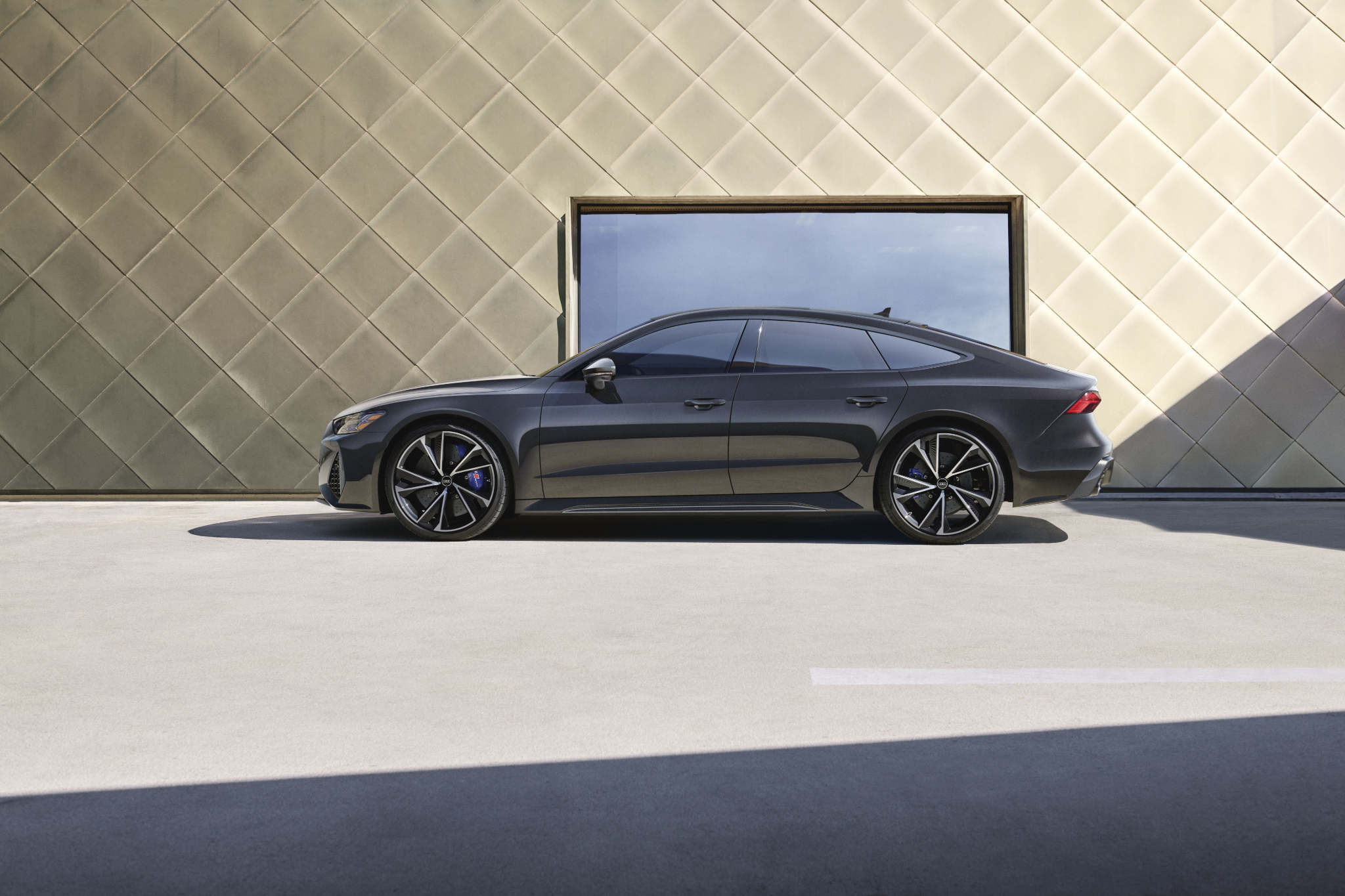 Download 2022 Audi RS7 Exclusive Edition - Side HD Wallpaper 2048x1365 #3