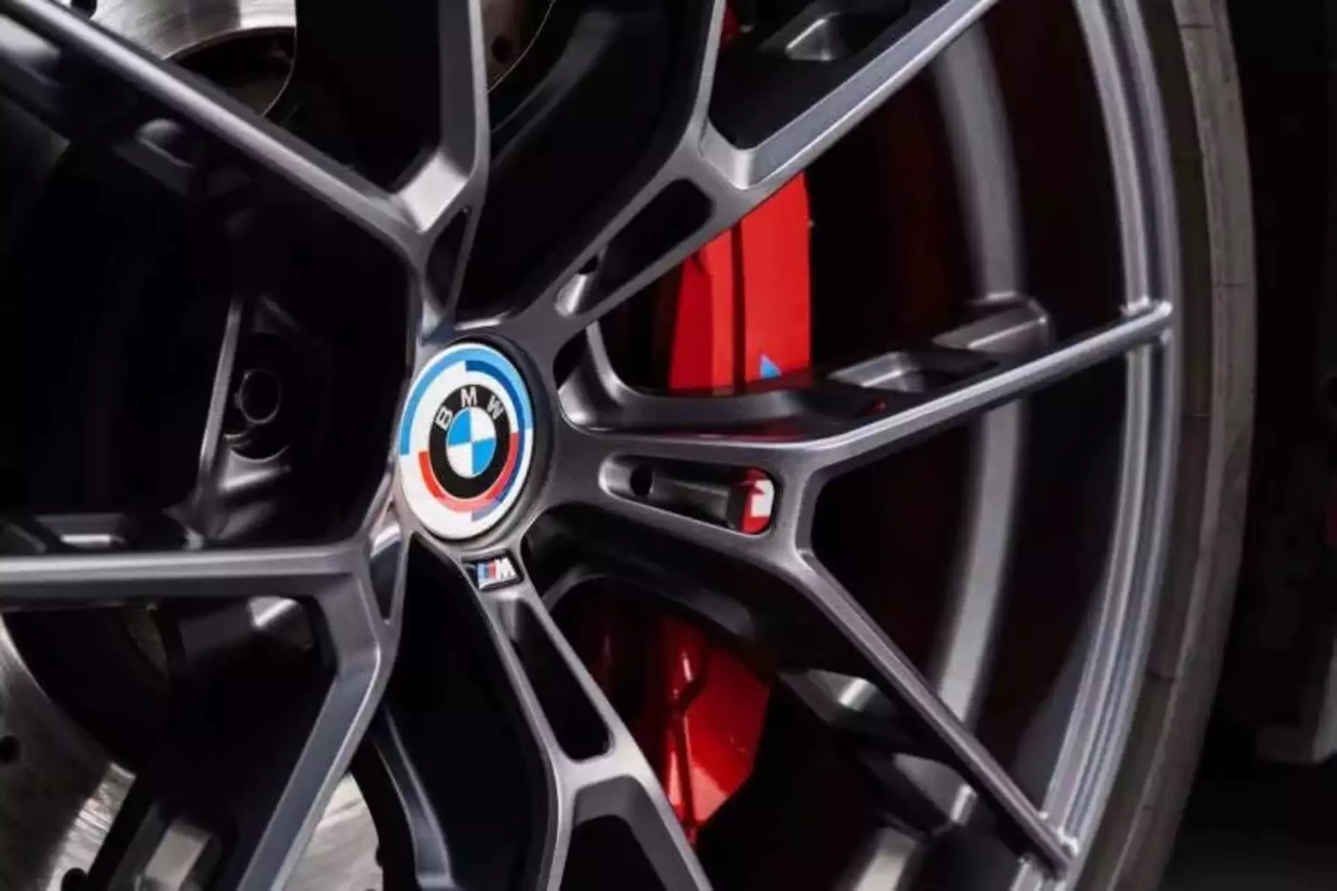 Download 2022 BMW 530i M Sport 50 Jahre M Edition - Wheel HD Wallpaper 1920x1279 #9