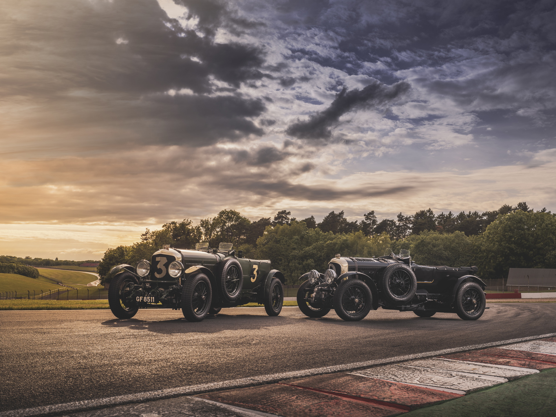 Download 2022 Bentley Speed Six Continuation - Front Three-Quarter HD Wallpaper 1920x1440 #1