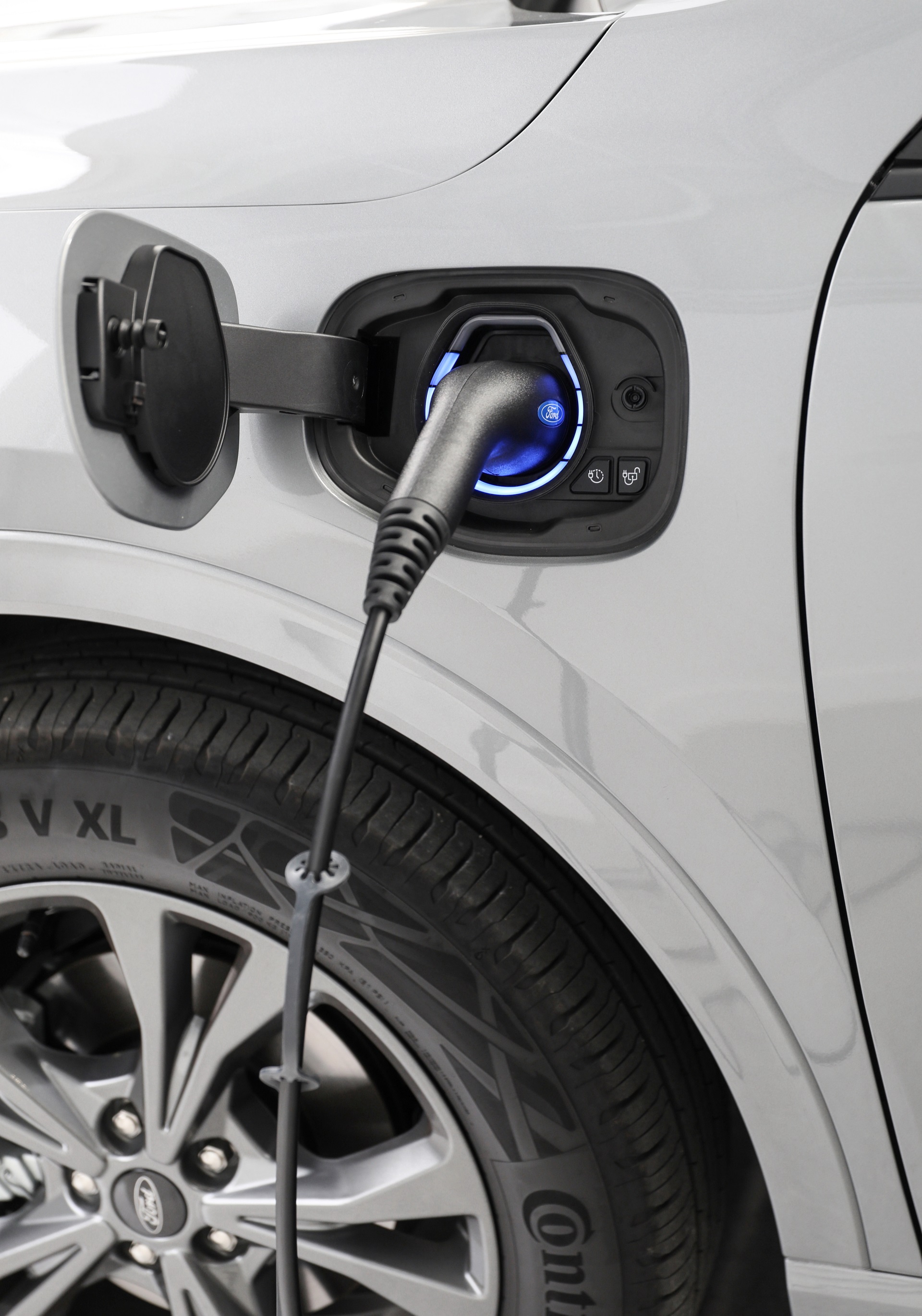 Download 2022 Ford Escape PHEV - AU version - Charging Connector HD Phone Wallpaper 1920x2742 #134